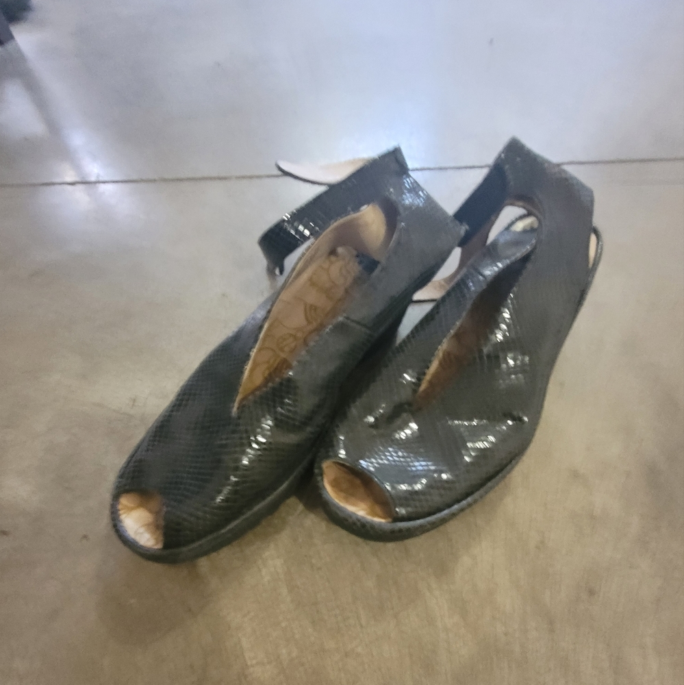 Fly London, snakeskin looking, wedge, sandals. Very stylish, size 41 European.